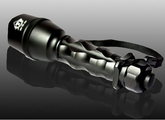 Тактический подствольный светодиодный фонарь для охоты на аккумуляторах 18650 CR123A
